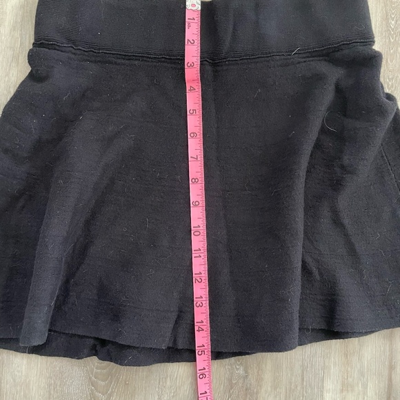 Aritzia Talula Flared a-line skirt black medium - Picture 7 of 9